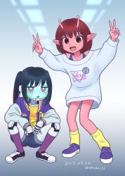  2girls antennae aqua_eyes aqua_skin aqua_skirt black_hair black_shoes blue_nails colored_skin commentary_request converse cyborg dated double_v highres jacket joints kujo_chiharu kurusu_makina_(milky_subway) letterman_jacket loose_socks midriff milky_subway mochi-iri_kinchaku multicolored_eyes multiple_girls pink_eyes pink_skin pointy_ears purple_shoes red_eyes red_hair robot_joints shirt shoes short_shorts shorts skirt socks squatting tied_shirt twintails twitter_username two-tone_eyes v yellow_socks 