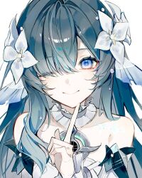  1girl :> bare_shoulders blue_eyes blue_pupils blush bracelet breasts choker closed_mouth collarbone detached_sleeves dress eyelashes eyes_visible_through_hair fins flower frilled_choker frills genshin_impact green_hair hair_flower hair_ornament hair_over_one_eye hand_up head_fins highres index_finger_raised jewelry long_hair long_sleeves looking_at_viewer medium_breasts necklace one_eye_closed pearl_hair_ornament puffy_detached_sleeves puffy_long_sleeves puffy_sleeves simple_background single_sidelock sleeveless sleeveless_dress smile solo upper_body v_uo0zzz very_long_hair vodyanitsa_(genshin_impact) white_background white_choker white_dress white_flower white_sleeves 