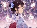  1girl absurdres aerial_fireworks bangs black_hair blue_flower blurry blurry_background closed_mouth commentary_request depth_of_field fireworks floral_print flower from_side hair_bun hair_flower hair_ornament highres japanese_clothes kimono looking_away looking_to_the_side minasenagi night night_sky original outdoors print_kimono single_side_bun sky smile solo upper_body violet_eyes white_kimono yukata 