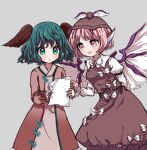  2girls animal_ears bird_ears bird_wings blush brown_dress brown_headwear dog_ears dress green_eyes green_hair grey_background hat holding holding_paper kasodani_kyouko long_sleeves multiple_girls mystia_lorelei open_mouth paper parted_lips pink_dress pink_eyes pink_hair raranana short_hair simple_background smile touhou white_wings winged_hat wings 