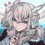  1boy bishounen grey_hair highres jewelry looking_at_viewer male_focus mimizuku_(sky:_children_of_the_light) pointy_hair ponytail sky:_children_of_the_light solo taihaochile upper_body white_hair 