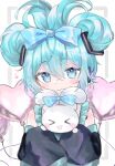  &gt;_&lt; 1girl :d aqua_eyes aqua_hair balloon bangs bare_shoulders black_sleeves blue_bow blush_stickers bow cinnamiku cinnamoroll detached_sleeves double_bun floppy_sleeves frilled_shirt_collar frills grin hair_between_eyes hair_bow hair_bun hatsune_miku heart heart_balloon highres holding looking_at_viewer pafe_yuzuran simple_background sleeves_past_fingers sleeves_past_wrists smile upper_body vocaloid white_background xd 