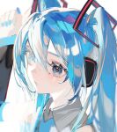  1girl arm_up bangs blue_eyes blue_hair blue_nails blurry collar depth_of_field detached_sleeves hatsune_miku headset highres parted_lips portrait shiny shiny_hair solo twintails vocaloid water_drop wet wet_hair white_background zumi_(neronero126) 