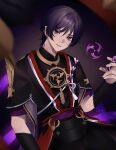  1boy black_hair black_tunic blurry blurry_foreground depth_of_field genshin_impact gloves grin hair_between_eyes hand_up highres light_particles looking_at_viewer male_focus purple_hair scaramouche_(genshin_impact) shin_(mac_no) short_hair simple_background smile solo teeth violet_eyes 
