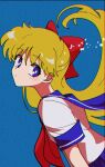 absurdres aino_minako ascot bangs bishoujo_senshi_sailor_moon blonde_hair blue_background blue_eyes blue_skirt bow closed_mouth expressionless from_side hair_bow highres long_hair looking_to_the_side nzeneee pleated_skirt red_ascot red_bow school_uniform serafuku shirt short_sleeves simple_background skirt upper_body white_shirt 