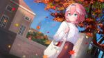  1girl ame. autumn_leaves bag bangs black_hairband blue_eyes blue_sky brick_wall building closed_mouth clouds commentary_request day hair_between_eyes hairband hand_up highres holding_strap hololive leaf long_sleeves looking_away looking_to_the_side maple_leaf multicolored_hair outdoors pink_hair pleated_skirt puffy_long_sleeves puffy_sleeves red_skirt shirt skirt sky smile solo streaked_hair takane_lui tower tree virtual_youtuber white_hair white_shirt window 