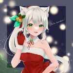  1girl animal_ear_fluff animal_ears bangs bare_arms bare_shoulders bell blurry blush bokeh border bow cat_ears christmas collar commentary_request depth_of_field detached_collar dress fur-trimmed_dress fur-trimmed_gloves fur-trimmed_headwear fur_trim gabogabo gloves green_bow green_eyes hair_bell hair_between_eyes hair_bow hair_ornament hand_up hat highres hizuki_miu light_particles long_hair looking_at_viewer merry_christmas mistletoe_hair_ornament neck_ribbon open_mouth outside_border red_dress red_gloves red_headwear red_ribbon ribbon santa_costume santa_dress santa_gloves santa_hat side_ponytail sidelocks sleeveless sleeveless_dress smile spanish_text strapless strapless_dress translated transparent_border triangle triangle_brooch very_long_hair virtual_youtuber wactor_production white_collar white_hair 