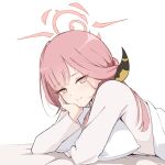  1girl aru_(blue_archive) blanket blue_archive bright_pupils cheek_rest closed_mouth halo highres horns long_hair long_sleeves looking_at_viewer lying matsumotossu on_stomach pillow pink_hair simple_background smile solo white_background white_pupils yellow_eyes 