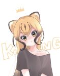  1girl :&lt; alternate_costume black_shirt blonde_hair blush brown_hair cheetah_ears cheetah_girl commentary_request extra_ears highres kemono_friends king_cheetah_(kemono_friends) kuromitsu_(9633_kmfr) long_hair looking_at_viewer multicolored_hair shirt short_sleeves sidelocks solo t-shirt upper_body yellow_eyes 