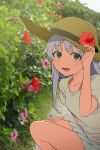  1girl :d absurdres alternate_costume bangs breasts commentary_request film_grain flower green_eyes grey_hair hat hat_flower hibiscus highres index_(toaru_majutsu_no_index) long_hair looking_at_viewer miniskirt open_mouth outdoors photo_background pleated_skirt shirt short_sleeves sidelocks skirt small_breasts smile solo squatting straw_hat sun_hat t-shirt teruya_(6w6y) thighs toaru_majutsu_no_index white_shirt 