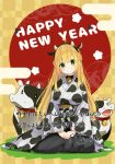  1girl ahoge animal_collar animal_ears animal_print bell black_hairband blonde_hair braid breasts character_signature chinese_zodiac collar cow cow_ears cow_horns cow_print crown_braid fake_animal_ears green_eyes grin hair_between_eyes hairband happy_new_year highres horns indie_virtual_youtuber japanese_clothes kimono large_breasts long_hair looking_at_viewer miyadi_(youtuber) neck_bell new_year obi own_hands_together rb2 sash sitting smile solo virtual_youtuber yellow_background yokozuwari 
