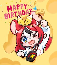  &gt;_o 1girl ;d animal_ears arm_up bangs black_hair blue_eyes cheese chibi commentary english_commentary fang fanny_pack food fork hair_between_eyes hair_ribbon hairband hakos_baelz happy_birthday highres holding holding_fork hololive hololive_english key kutata long_hair long_sleeves looking_at_viewer mouse_ears multicolored_hair one_eye_closed puffy_long_sleeves puffy_sleeves redhead ribbon shirt smile solo streaked_hair virtual_youtuber white_hair white_shirt yellow_hairband yellow_ribbon 