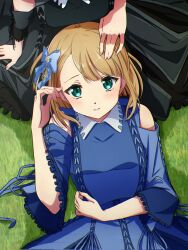  22/7 2girls absurdres black_dress blonde_hair blue_bow blue_dress blue_ribbon bow chromatic_aberration closed_mouth clothing_cutout collared_dress commentary_request dress film_grain frilled_dress frills from_above green_eyes hair_bow hand_on_another's_head highres igashiko lap_pillow looking_at_viewer lying multiple_girls official_alternate_costume on_back on_grass ribbon saito_nicole short_hair shoulder_cutout solo_focus takigawa_miu three-quarter_sleeves 