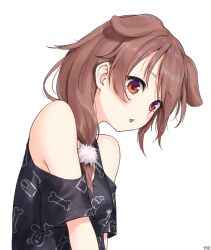 1girl absurdres animal_ears animal_print artist_name bare_shoulders black_shirt black_t-shirt blush bone_print breasts brown_eyes brown_hair character_print clothing_cutout commentary dated dog_ears dog_girl dog_print extra_ears hair_ornament hair_over_shoulder head_tilt highres hololive hoso-inu inugami_korone inugami_korone_(roomwear) leaning_forward long_hair low_side_ponytail medium_breasts monkey_ears monkey_girl no_jacket official_alternate_costume official_alternate_hairstyle open_mouth pom_pom_(clothes) pom_pom_hair_ornament print_shirt shirt shoulder_cutout signature simple_background solo surprised t-shirt transparent_background traveler_(artbbt) upper_body virtual_youtuber yubi_yubi_(inugami_korone)