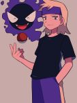  1boy black_shirt blonde_hair closed_mouth gastly grey_background hand_in_pocket headband highres looking_down male_focus medium_hair morty_(pokemon) pants poke_ball poke_ball_(basic) pokemon pokemon_(creature) pokemon_(game) pokemon_gsc purple_headband purple_pants shirt short_sleeves t-shirt tyako_089 