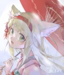  1girl :d animal_ear_fluff animal_ears aqiuqiuna arknights blonde_hair commentary_request flower fox_ears green_eyes hairband hands_up highres holding holding_umbrella japanese_clothes kimono long_hair looking_at_viewer looking_to_the_side oil-paper_umbrella pink_kimono red_hairband red_umbrella smile solo suzuran_(arknights) suzuran_(yukibare)_(arknights) umbrella upper_body white_flower 