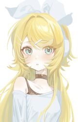  1girl alternate_hair_length alternate_hairstyle aqua_eyes black_bra black_collar blonde_hair bow bow_hairband bra bra_peek collar hair_ornament hairband hairclip hashtag-only_commentary highres kagamine_rin limu838 long_hair looking_at_viewer parallel_hairclips shirt simple_background single_off_shoulder solo underwear upper_body vocaloid white_background white_bow white_hairband white_shirt 