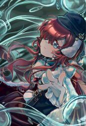  1girl black_hat black_vest blue_background blue_eyes cape closed_mouth fur-trimmed_cape fur_trim hair_over_one_eye hat highres hydrokinesis looking_at_viewer newsboy_cap one_eye_covered outstretched_arm red_cape red_hair reverse:1999 shirt shynnie solo upper_body vest water white_shirt yenisei_(reverse:1999) 