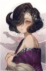  1girl absurdres black_hair chikenug1000000 closed_mouth crocodilian dress fishnet_veil from_side gradient_background grey_background hair_over_one_eye hands_on_own_chest hands_up highres looking_at_viewer one_eye_covered own_hands_together purple_dress red_eyes reverse:1999 short_hair single_bare_shoulder single_off_shoulder solo tuesday_(reverse:1999) upper_body 