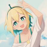  1girl amano_pikamee ameiarts arm_up artist_name black_hairband blonde_hair bright_pupils clouds cloudy_sky collarbone commentary crossed_bangs english_commentary green_eyes green_hair hairband hand_up highres multicolored_hair off-shoulder_shirt off_shoulder shirt short_hair signature sky solo upper_body virtual_youtuber voms waving white_pupils white_shirt wide_sleeves 