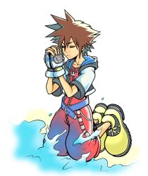  1boy beach belt blue_belt closed_eyes closed_mouth commentary fingerless_gloves gloves highres hood hood_down kikufukuslayer kingdom_hearts kingdom_hearts_i kneeling male_focus own_hands_together sand shoes short_sleeves solo sora_(kingdom_hearts) spiky_hair water white_background yellow_shoes 