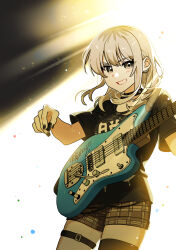  1girl black_choker black_shirt black_thighhighs blush brown_shorts choker commentary earclip electric_guitar fender_jazzmaster girls_band_cry grey_hair guitar habsida_(habsida_hpy) highres holding holding_guitar holding_instrument holding_plectrum instrument kawaragi_momoka long_hair multicolored_hair open_mouth plectrum roots_(hair) shikai_no_sumi_kuchiru_oto shirt short_sleeves shorts sidelocks simple_background solo thigh-highs thigh_strap 