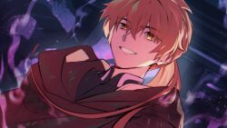  1boy brown_cape cape chaldea_no_mono commentary_request evil_smile fate/grand_order fate_(series) grin hair_between_eyes highres long_hair looking_at_viewer male_focus orange_hair ponytail rullep smile solo yellow_eyes 