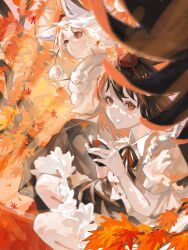  2girls animal_ears autumn autumn_leaves black_hair black_wings camera commentary expressionless hat highres holding holding_camera inubashiri_momiji leaf looking_to_the_side multiple_girls pom_pom_(clothes) puffy_short_sleeves puffy_sleeves red_eyes red_hat rice_(user_ajpf5282) shameimaru_aya shirt short_hair short_sleeves tengu tokin_hat touhou white_hair white_shirt wings wolf_ears wolf_girl 