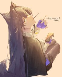  1girl aeghf animal_ear_fluff animal_ear_piercing animal_ears arknights belt_pouch black_hair black_pantyhose black_tail blue_eyes blue_gloves blue_shorts cellphone charm_(object) coat coat_on_shoulders commentary corrupted_twitter_file cowboy_shot cropped_legs english_commentary fingerless_gloves food food_in_mouth french_text from_behind gloves hair_between_eyes hand_up highres holding holding_food holding_phone holding_pocky long_hair long_sleeves looking_at_viewer looking_back meme mouth_hold multicolored_eyes official_alternate_costume orange_background orange_eyes pantyhose pantyhose_under_shorts phone pocky pocky_in_mouth pouch quieres?_(meme) shirt shorts sidelocks simple_background sitting smartphone solo spanish_text tail texas_(arknights) texas_the_omertosa_(arknights) turning_head two-tone_eyes white_shirt wolf_ears wolf_girl wolf_tail 