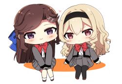  2girls arms_at_sides black_hairband black_thighhighs blonde_hair blue_bow blush bow bowtie brown_hair brown_shoes chibi closed_mouth commentary frown full_body grey_jacket grey_skirt hair_bow hairband half_updo hands_on_lap heart highres jacket knees_together_feet_apart long_hair looking_at_viewer miniskirt multiple_girls open_clothes open_jacket parted_bangs pink_eyes pleated_skirt red_bow red_bowtie ringopai315 saijou_claudine school_uniform seishou_music_academy_uniform shirt shirt_tucked_in shoes shoujo_kageki_revue_starlight sidelocks simple_background sitting skirt socks tendou_maya thigh-highs v-shaped_eyebrows very_long_hair violet_eyes white_background white_shirt white_socks 
