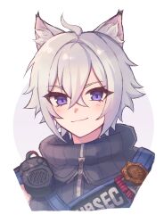  1boy ahoge animal_ears cat_boy cat_ears highres seth_lowell short_hair simple_background smile solo upper_body violet_eyes walkie-talkie white_background white_hair zenless_zone_zero znz_00 