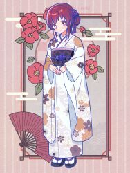  1girl absurdres amane_tsukuyo black_sandals black_sash blush bright_pupils brown_background closed_mouth commentary_request floral_print floral_print_kimono flower full_body hair_ribbon hand_fan highres japanese_clothes kimono long_sleeves looking_at_viewer magia_record:_mahou_shoujo_madoka_magica_gaiden mahou_shoujo_madoka_magica obi okobo platform_sandals print_kimono red_eyes red_flower red_ribbon ribbon ruru_(rurumagi) sandals sash sidelocks smile socks solo standing tabi twitter_username vertical-striped_background white_kimono white_pupils white_socks wide_sleeves 