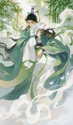  1boy absurdres al_(ahr) bamboo bamboo_forest bamboo_print bindi bird black_hair blue_gem chinese_clothes closed_mouth covering_face curtained_hair dappled_sunlight floating_clothes floating_hair forest full_body furisode_sleeves gem green_eyes green_robe half_updo hand_fan hanfu highres holding holding_fan knees_up light_particles long_hair long_sleeves looking_up male_focus nature outdoors raised_eyebrow renzha_fanpai_zijiu_xitong ribboned_xiao_guan robe shen_qingqiu smile solo sunlight very_long_hair white_bird white_hanfu 