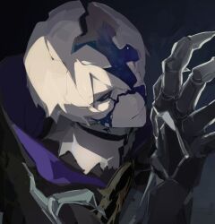  1713tobe 1boy black_cloak black_sclera clawed_gauntlets cloak colored_sclera commentary cracked_skin english_commentary flame_reaver_of_the_deepest_dark honkai:_star_rail honkai_(series) hood hood_down hooded_cloak male_focus pale_skin phainon_(honkai:_star_rail) scene_reference short_hair solo white_hair 