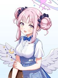  1girl alternate_costume alternate_hairstyle angel_wings apron black_scrunchie blue_apron blue_archive blue_bow blue_bowtie blush bow bowtie breasts collared_shirt commentary double_bun employee_uniform feathered_wings gesupi_(provlemsolver57) gingham_apron gingham_clothes gradient_halo hair_bun halo hand_on_own_elbow highres holding holding_tray kobeya_uniform long_sidelocks looking_at_viewer low_wings mika_(blue_archive) multicolored_halo name_tag open_mouth pink_hair pink_halo scrunchie shirt short_sleeves sidelocks simple_background smile solo tray upper_body waitress white_shirt white_wings wing_ornament wings yellow_eyes 