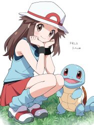  1girl bare_shoulders blue_shirt blue_socks blush brown_eyes brown_hair closed_mouth full_body grass hat highres leaf_(pokemon) long_hair looking_at_viewer loose_socks niyane pleated_skirt pokemon pokemon_(creature) pokemon_frlg red_eyes red_skirt shirt shoes simple_background skirt sleeveless sleeveless_shirt smile socks squatting squirtle translation_request white_background white_hat white_shoes wristband 