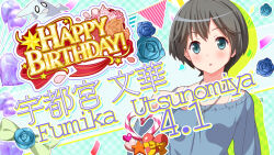  1girl :o aqua_flower aqua_rose bad_id balloon bilingual_text blue_eyes blue_flower blue_rose blue_shirt blush bow breasts character_name collarbone confetti english_text flower game_cg ghost green_bow grey_hair grin happy_birthday heart heart_balloon idol_wars jewelry looking_at_viewer mixed-language_text necklace official_art orange_flower orange_rose parted_lips plaid_background ribbon rose second-party_source shirt short_hair small_breasts smile solo star_(symbol) string_of_flags unworn_bow upper_body utsunomiya_fumika yellow_bow yellow_ribbon 