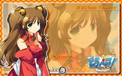  1girl apron bell breasts brown_hair character_name chinese_clothes closed_mouth company_name copyright_name crop_top detached_sleeves drapeko!_onedari_dragon_to_oppai_yuusha floral_print green_eyes hair_bell hair_ornament highres jingle_bell long_hair looking_at_viewer mandarin_collar medium_breasts midriff official_art official_wallpaper print_shirt red_shirt red_sleeves sauce_(drapeko!) shirt sleeveless sleeveless_shirt smile solo two_side_up upper_body waist_apron white_apron yaegashi_nan zoom_layer 