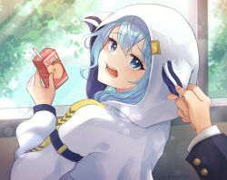  1girl 1other apple_juice blue_eyes blue_hair blush commentary_request drink_carton highres holding holding_juice_box hololive hood hoodie hoshimachi_suisei hoshimachi_suisei_(sailor) indoors juice juice_box looking_at_viewer official_alternate_costume open_mouth solo star_(symbol) star_in_eye suzuori_fika symbol_in_eye virtual_youtuber white_hoodie 