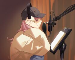  1girl adjusting_headphones black_hat english_commentary hat headphones highres hololive hololive_english microphone microphone_stand mori_calliope ninochuu pink_eyes pink_hair pink_nails recording_studio solo studio_microphone virtual_youtuber 