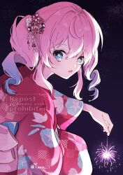 1girl alternate_costume aqua_eyes aqua_hair commentary_request drill_hair hair_between_eyes hair_intakes hair_ornament highres holding honkai:_star_rail honkai_(series) hyacine_(honkai:_star_rail) japanese_clothes kimono long_hair looking_at_viewer lower_teeth_only multicolored_hair parted_lips pink_hair purple_background red_kimono sidelocks solo taro_i teeth twin_drills twitter_username two-tone_hair watermark yellow_pupils 