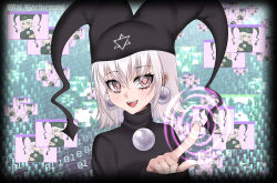  1girl 2000s_(style) :d black_hat black_sweater commentary earrings english_commentary fang faux_retro_artstyle hat hexagram highres index_finger_raised jester_cap jewelry long_sleeves looking_at_viewer mai_harinesumi mayura medium_hair microsoft_windows open_mouth orb pink_eyes ringed_eyes ripples smile solo sweater turtleneck turtleneck_sweater ukagaka upper_body white_hair window_(computing) windows_xp wings 
