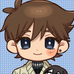  1boy antenna_hair black_eyes blush bright_pupils brown_hair cardigan character_doll chibi chibi_only close-up closed_mouth commentary dark-skinned_male dark_skin doll double-parted_bangs ear_piercing hair_between_eyes hero_(birthday)_(omori) hero_(faraway)_(omori) hero_(omori) looking_at_viewer male_focus mari_(omori) mari_(spirit)_(omori) nata_kadu official_alternate_costume omori piercing short_hair smile solo sweater turtleneck turtleneck_sweater untranslatable_commentary upper_body white_cardigan white_pupils 