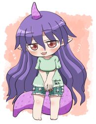  1girl :3 :d barefoot blush breasts chibi chibi_only clothes_writing commentary_request flying_sweatdrops frilled_shorts frills full_body green_shirt green_shorts hair_between_eyes highres horns long_hair looking_at_viewer open_mouth orange_background pointy_ears purple_hair purple_horns red_eyes rokugou_daisuke shirt short_sleeves shorts signature single_horn smile solo standing t-shirt tail tenkajin_chiyari touhou very_long_hair 