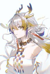  1girl arknights blonde_hair blue_eyes blue_hair closed_mouth commentary dragon_girl dragon_horns dress english_commentary gold_necklace grey_hair hair_between_eyes highres horns jacket jewelry long_hair looking_at_viewer multicolored_hair necklace open_clothes open_jacket pointy_ears shu_(arknights) smile solo twice12314 white_dress white_jacket 