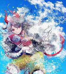  1girl animal_ears blue_sky brown_hair closed_mouth clouds commentary_request cow_ears cow_girl cow_horns day grey_hair haori highres holding horns itomugi-kun japanese_clothes looking_at_viewer medium_hair multicolored_hair red_eyes red_horns sky smile solo split-color_hair statue tank_top touhou two-tone_hair ushizaki_urumi water yellow_tank_top 