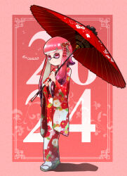 1girl absurdres closed_mouth full_body highres holding inkling inkling_girl inkling_player_character japanese_clothes long_hair long_sleeves looking_at_viewer miraxth523 pink_eyes pointy_ears sandals smile socks solo splatoon_(series) tentacle_hair 