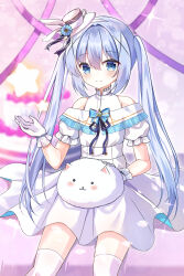  1girl alternate_costume alternate_hairstyle angora_rabbit birthday_cake black_ribbon blue_bow blue_eyes blue_hair blush bow cake chinese_commentary closed_mouth commentary_request cowboy_shot dress dress_bow food frilled_sleeves frills gloves gochuumon_wa_usagi_desu_ka? hair_between_eyes hair_intakes hair_ornament hand_up happy_birthday hat hat_ornament hat_ribbon headpat highres kafuu_chino kk0220 long_hair looking_at_viewer mini_hat mini_top_hat off-shoulder_dress off_shoulder pleated_dress puffy_short_sleeves puffy_sleeves rabbit rabbit_hat_ornament ribbon short_sleeves sidelocks sitting smile solo sparkle split_mouth star_(symbol) straight_hair thigh-highs tippy_(gochiusa) top_hat twintails very_long_hair white_dress white_gloves white_thighhighs x_hair_ornament zettai_ryouiki 
