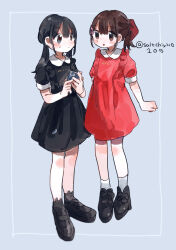 2girls :o absurdres black_dress black_hair black_shoes black_socks blue_background blue_eyes blush_stickers brown_eyes brown_hair cellphone closed_mouth commentary_request double-parted_bangs dress full_body hair_between_eyes hair_ribbon highres holding holding_phone long_hair multiple_girls open_mouth original phone red_dress red_ribbon ribbon shoes short_hair short_sleeves smartphone socks standing sweatdrop twitter_username uenae_chiyiro white_socks 