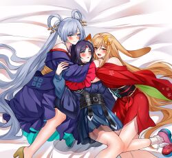  3girls absurdres animal_ears bare_shoulders black_choker blonde_hair blue_eyes blue_kimono blush chinese_commentary cho_kaguya-hime! choker commentary_request crescent crescent_hair_ornament forehead_jewel fox_ears girl_sandwich green_eyes grey_hair hair_ornament hair_rings hair_stick highres japanese_clothes kaguya_(cho_kaguya-hime!) kimono long_hair long_sleeves lop_rabbit_ears multicolored_eyes multiple_girls open_mouth parted_lips purple_kimono rabbit_ears red_kimono runami_yachiyo sakayori_iroha sandwiched shenxun smile twintails very_long_hair violet_eyes wide_sleeves yuri 